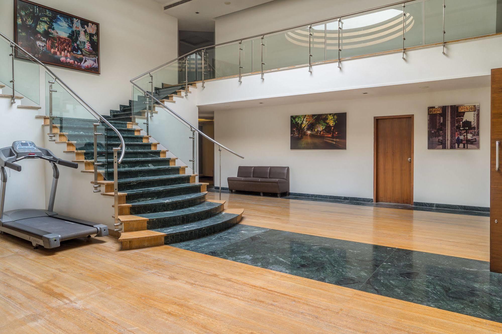 Mint Koregaon Park Next To Osho Ashram Pune Extérieur photo