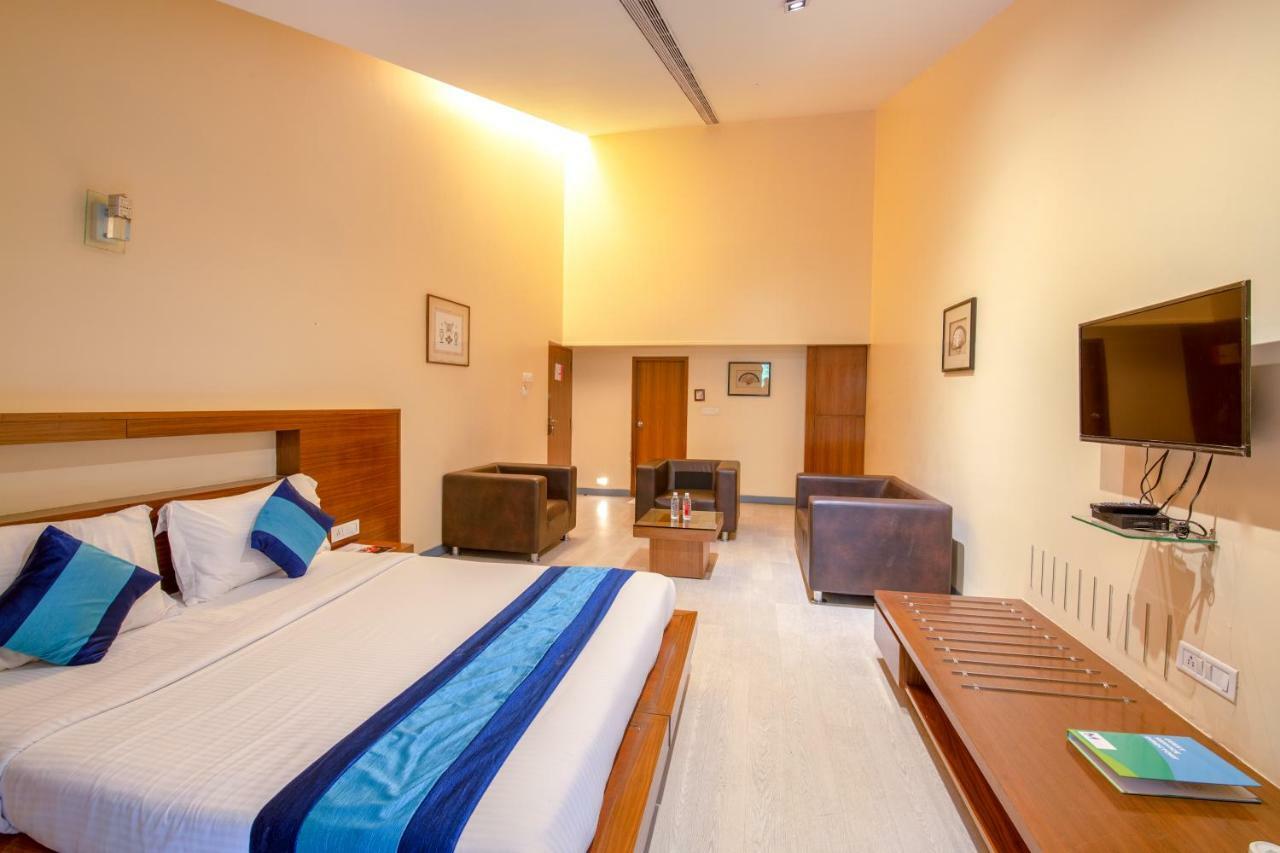 Mint Koregaon Park Next To Osho Ashram Pune Extérieur photo