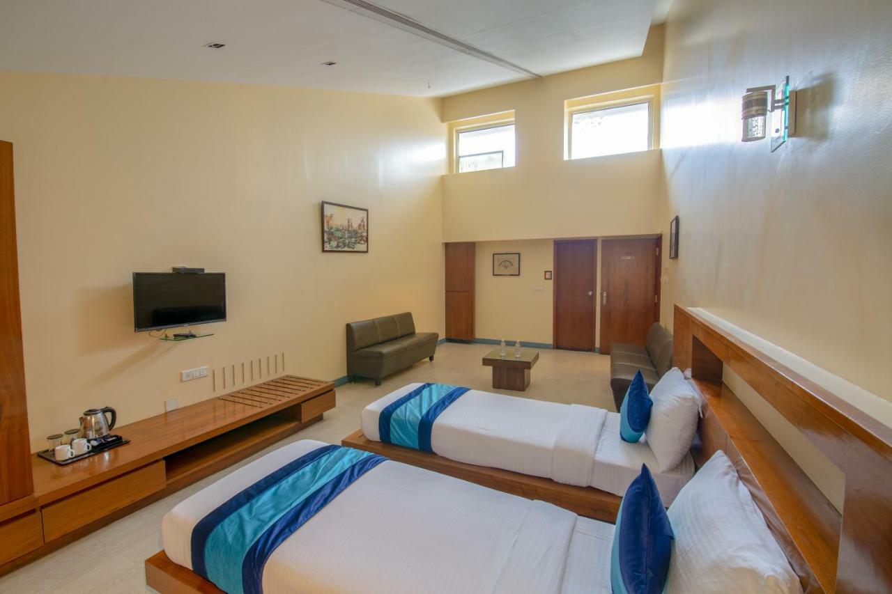 Mint Koregaon Park Next To Osho Ashram Pune Extérieur photo
