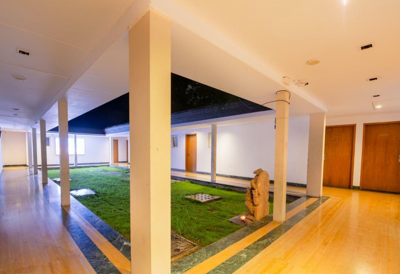 Mint Koregaon Park Next To Osho Ashram Pune Extérieur photo